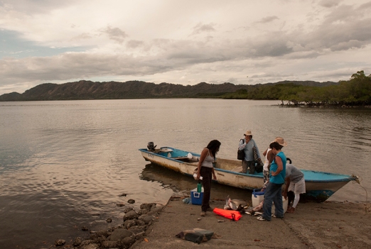 A local fisherman docks his boat to clean his catch after taking three national tourists to fish in the Gulf of Nicoya. Photo by Stephanie Sidoti